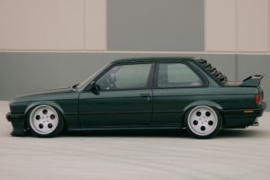 lowered E30 BMW