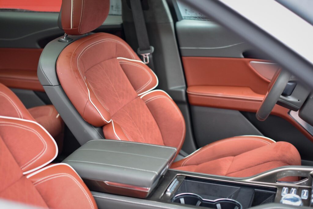 Lincoln Nautilus seats