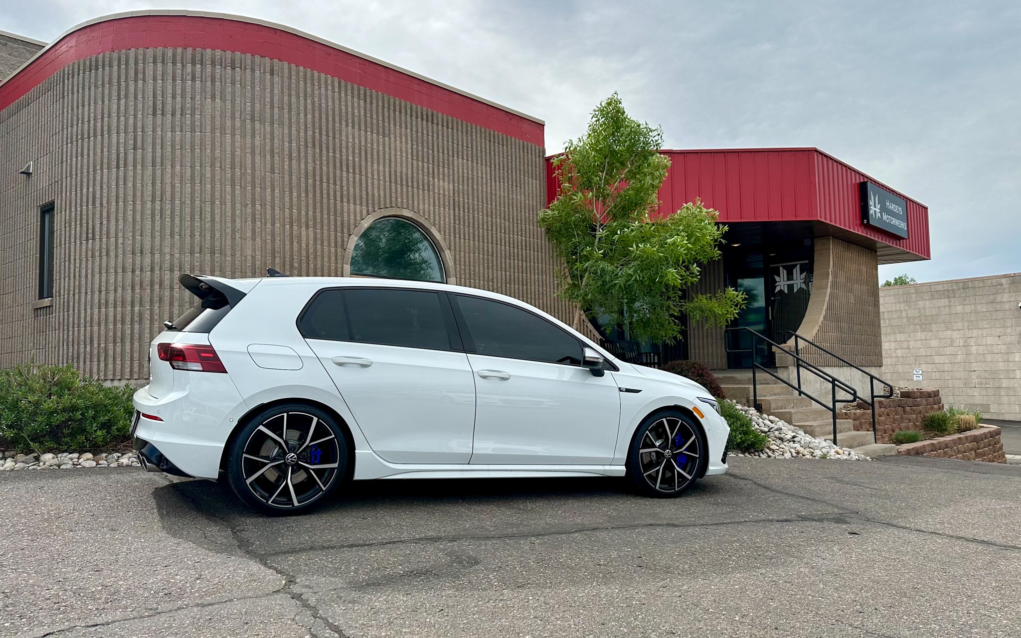 lowered MK8 Golf R