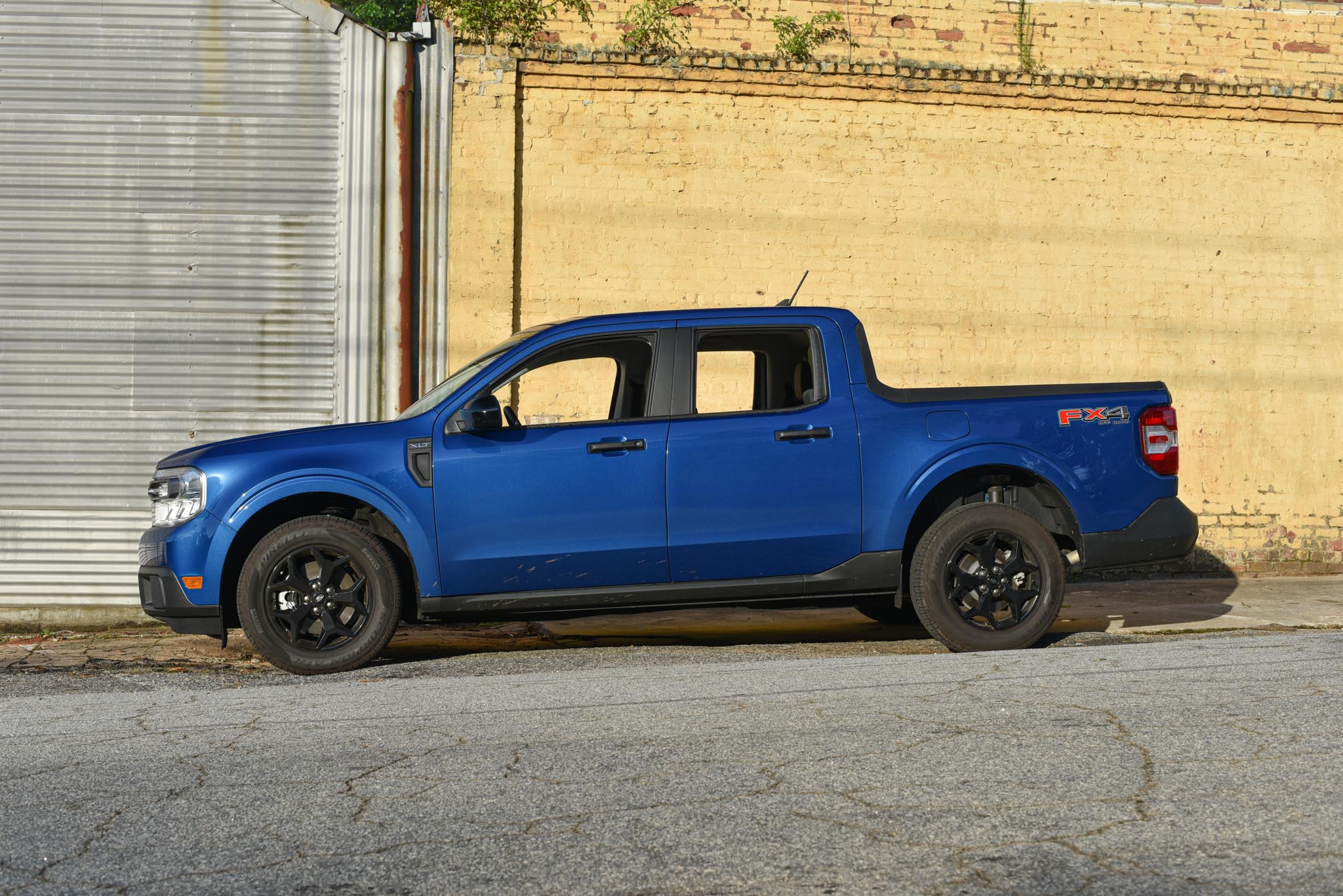 Ford Maverick black wheels