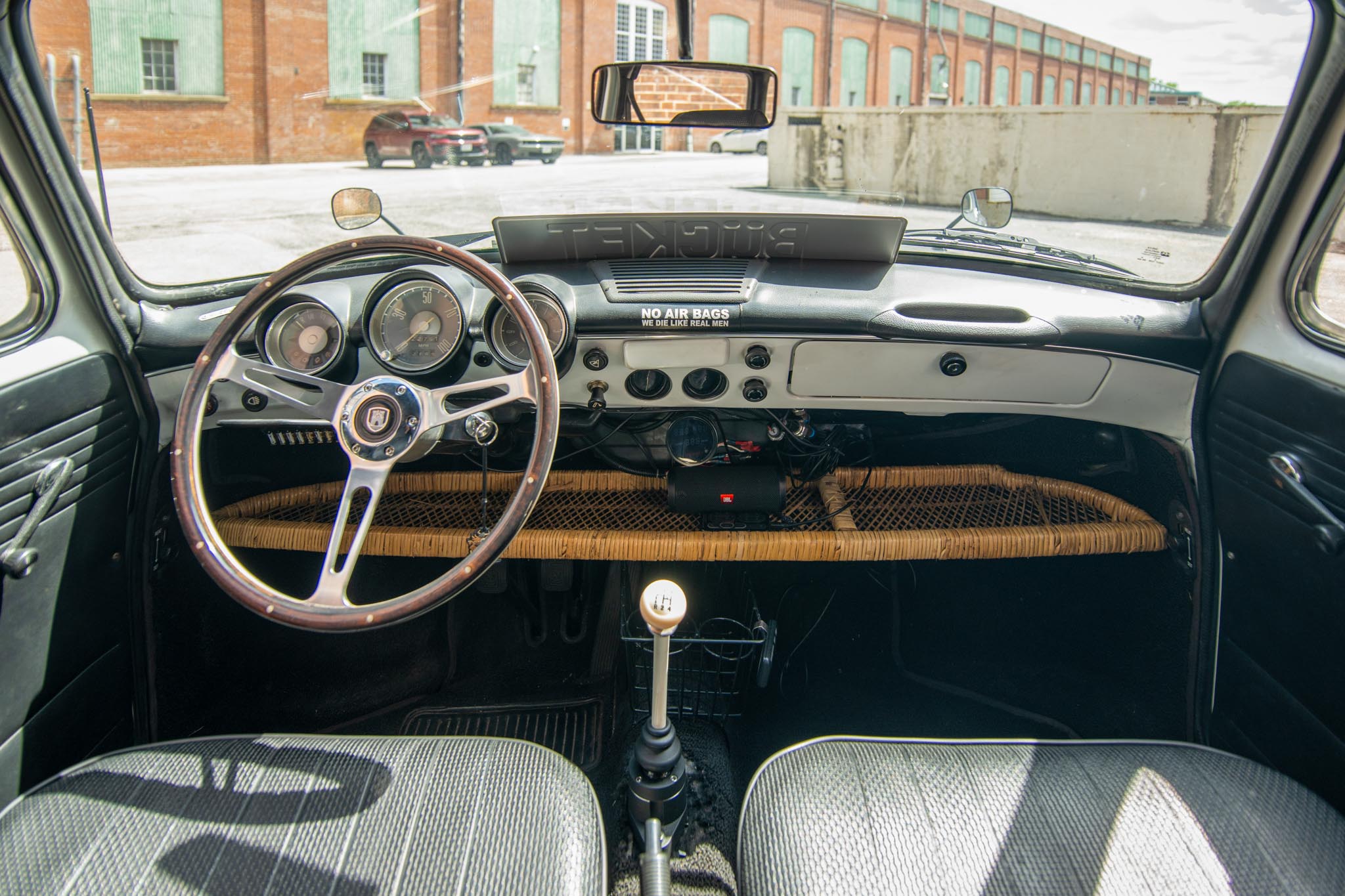 Squareback interior