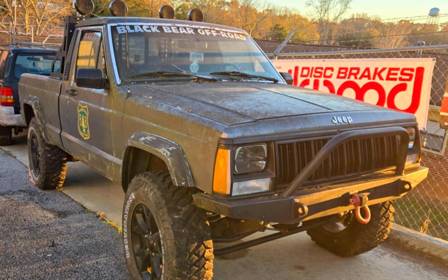 Jeep Comanche black Bear Off-road