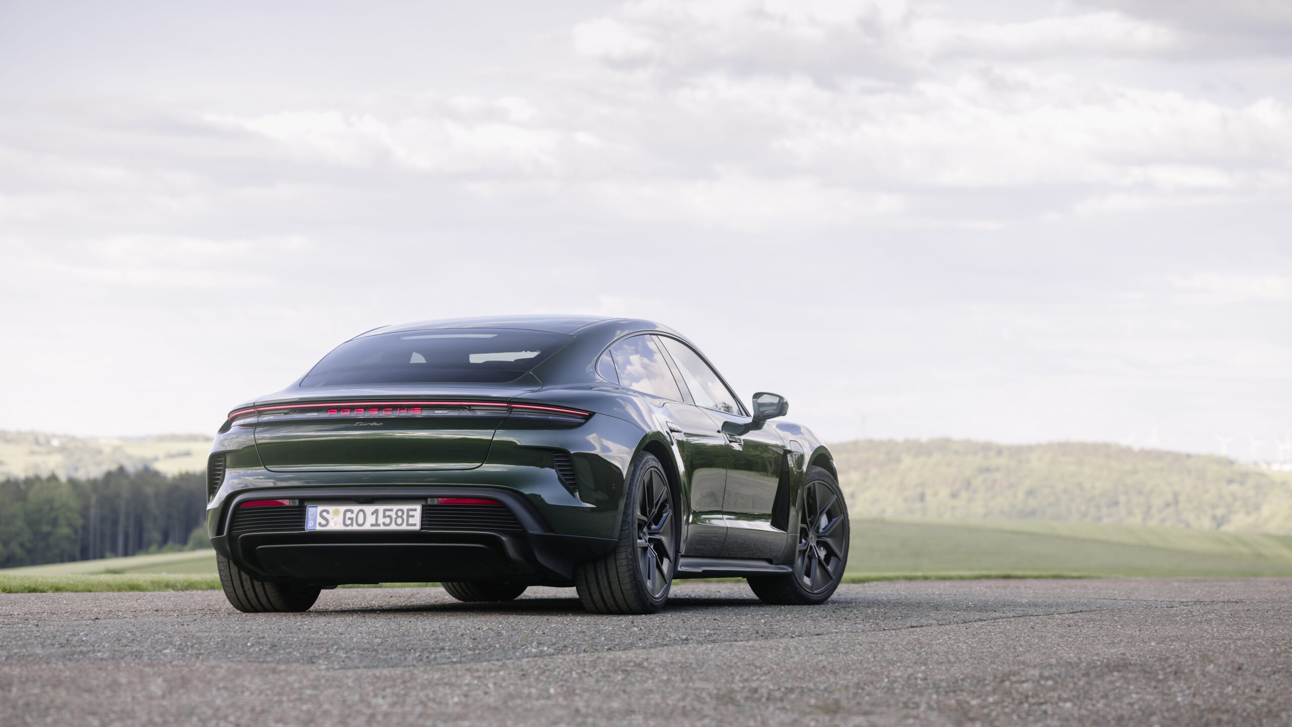 is the porsche tycan turbo a turbo