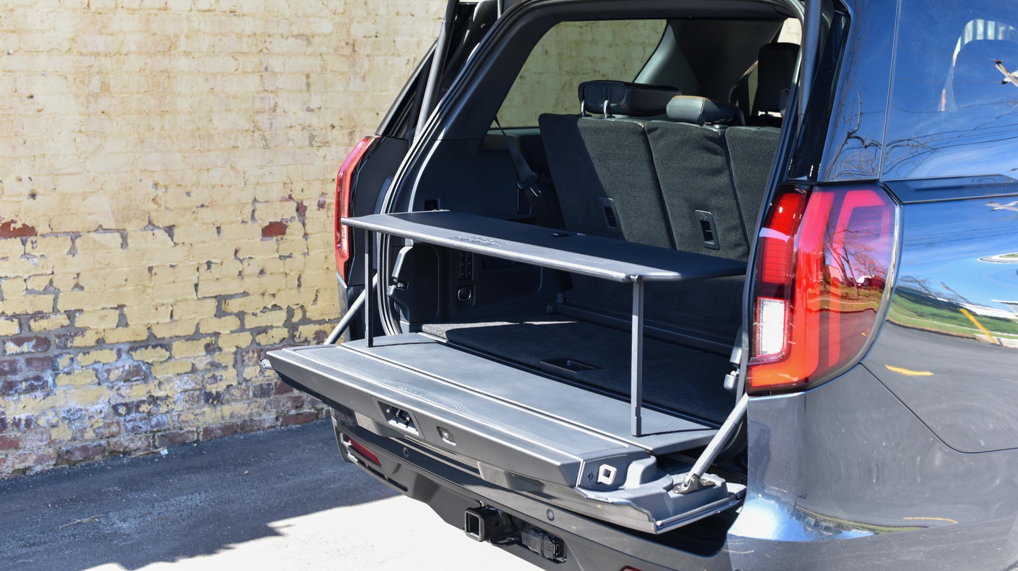 Ford Expedition Tremor tailgate
