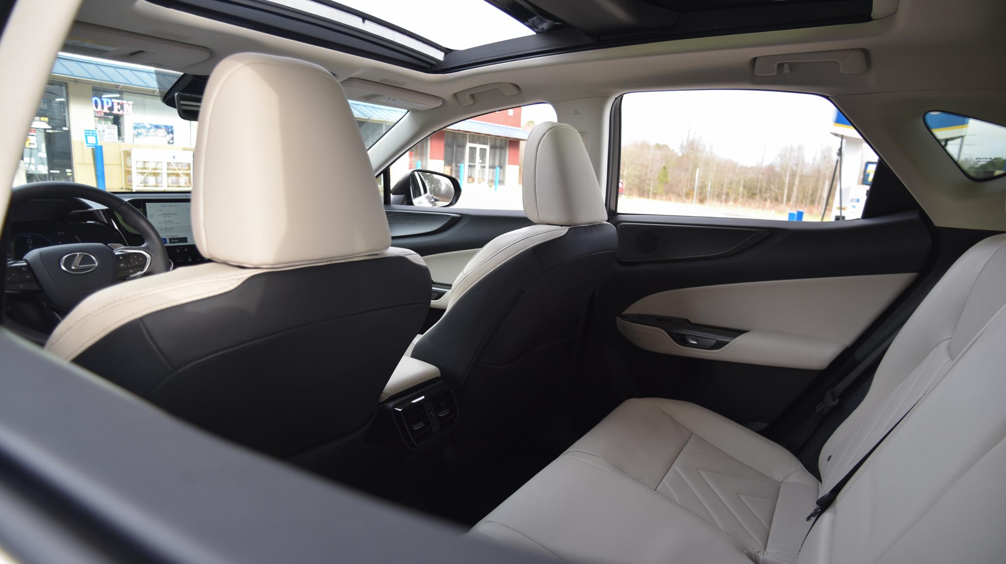 Lexus NX 350 Luxury interior