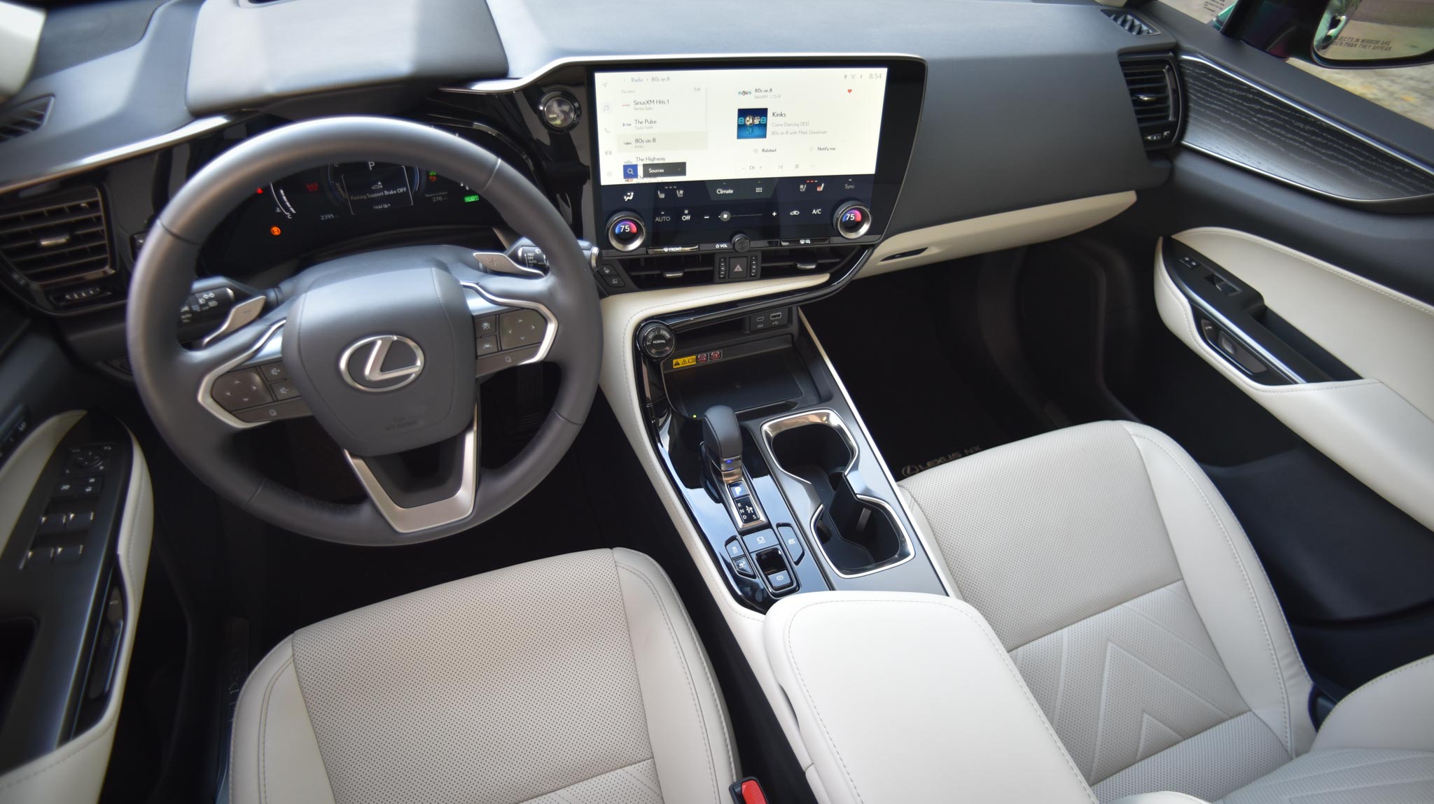 Lexus NX 350 Luxury interior