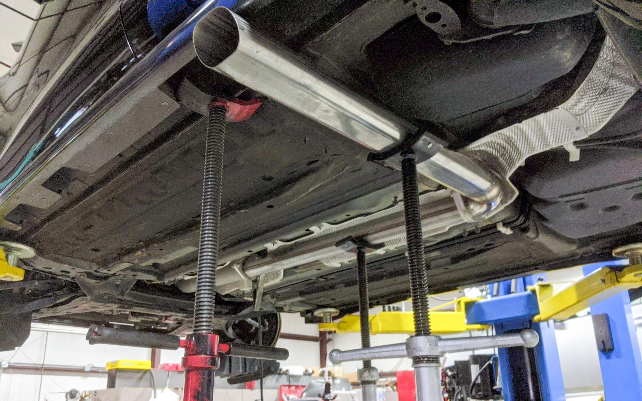 2J Racing side exit exhaust Nissan Juke