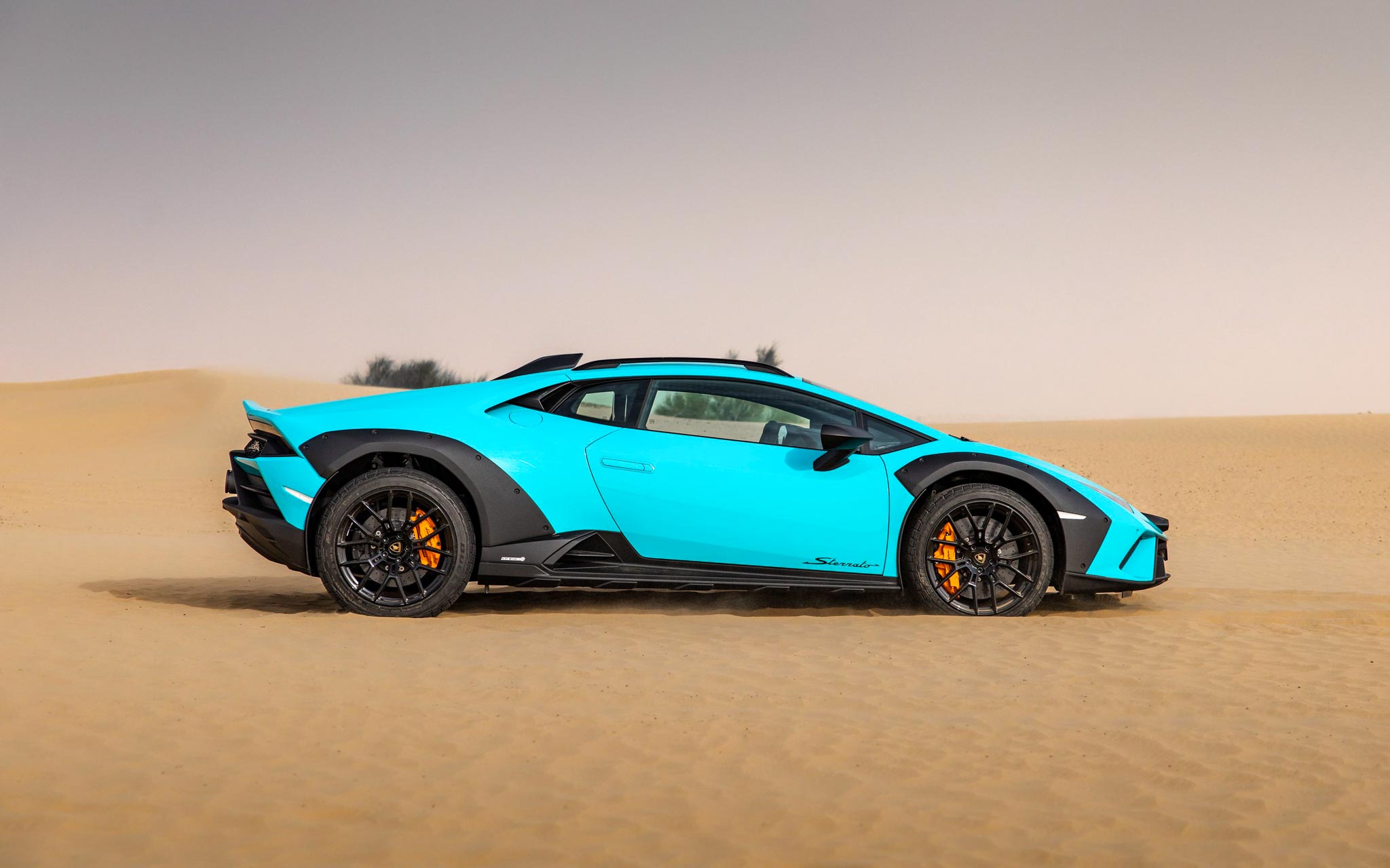 Lamborghini Huracan Sterrato blue in desert
