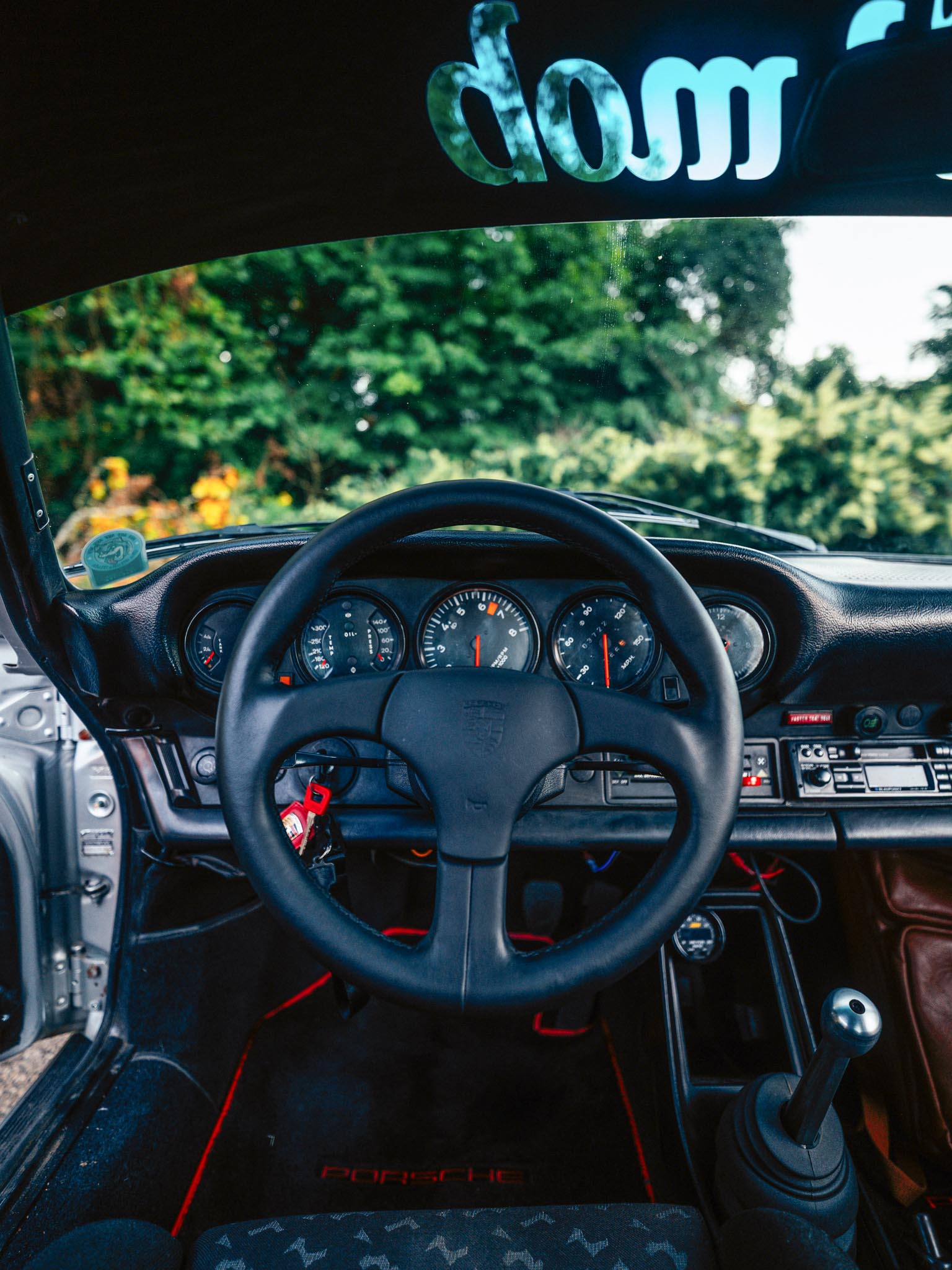 classic Porsche 911 interior gauges dash