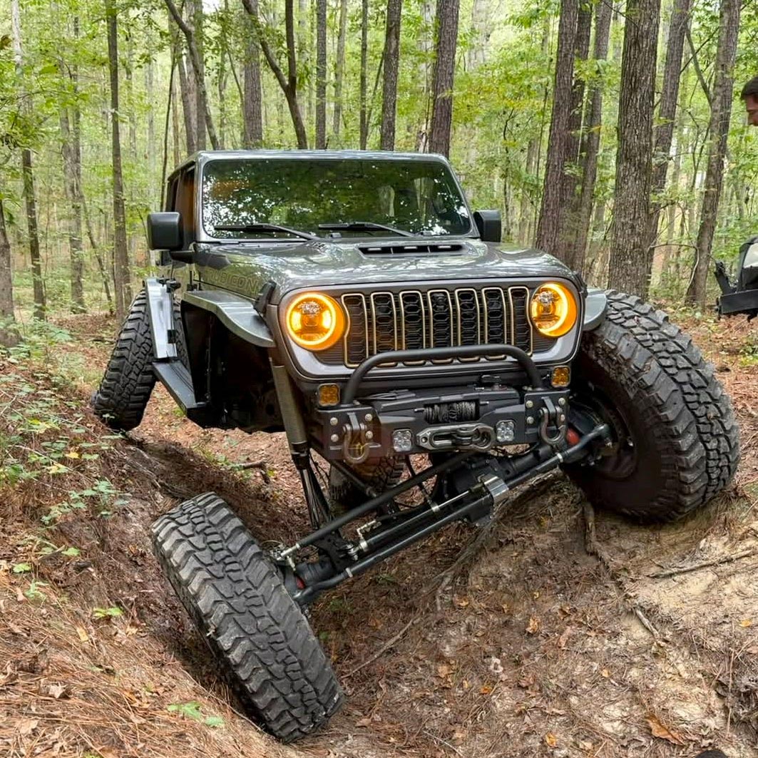 Jeep JLU flexing